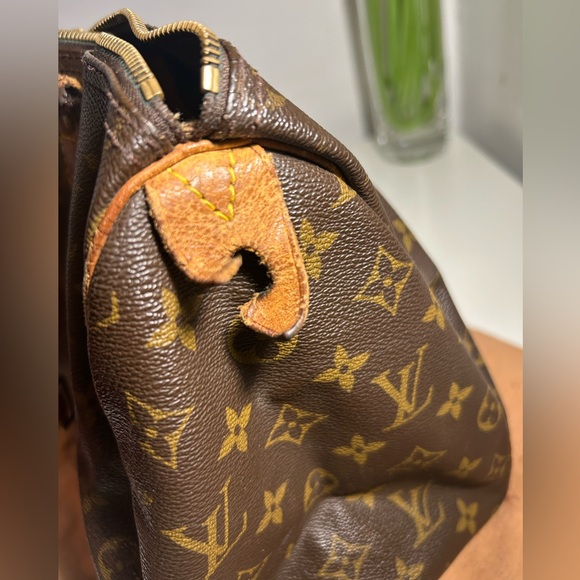 Authentic Louis Vuitton Monogram 30 Speedy Handbag - Picture 11 of 13
